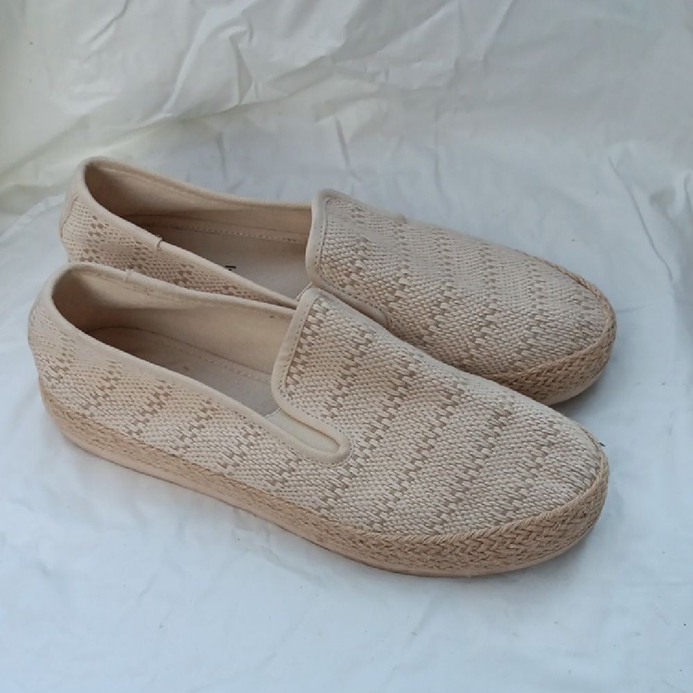Esprit Women's Cream Slip-On Shoes Size 8.5